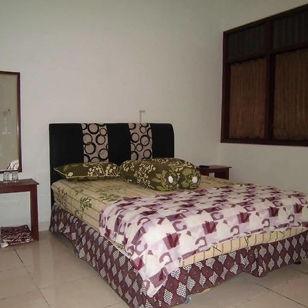 Griya Putri Dewi Guesthouse Yogyakarta Extérieur photo