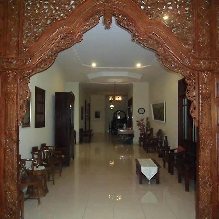Griya Putri Dewi Guesthouse Yogyakarta Extérieur photo