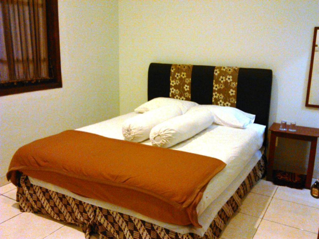 Griya Putri Dewi Guesthouse Yogyakarta Extérieur photo
