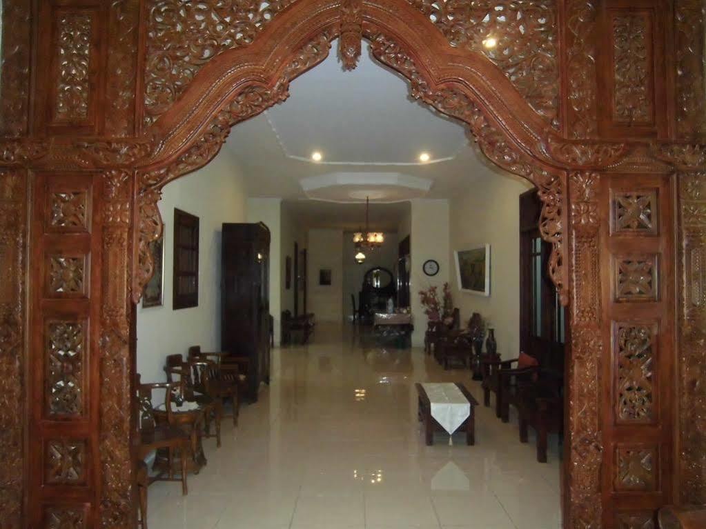 Griya Putri Dewi Guesthouse Yogyakarta Extérieur photo